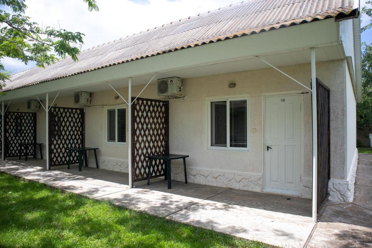 База Відпочинку "Сонячна" Primorskoje Exterior foto