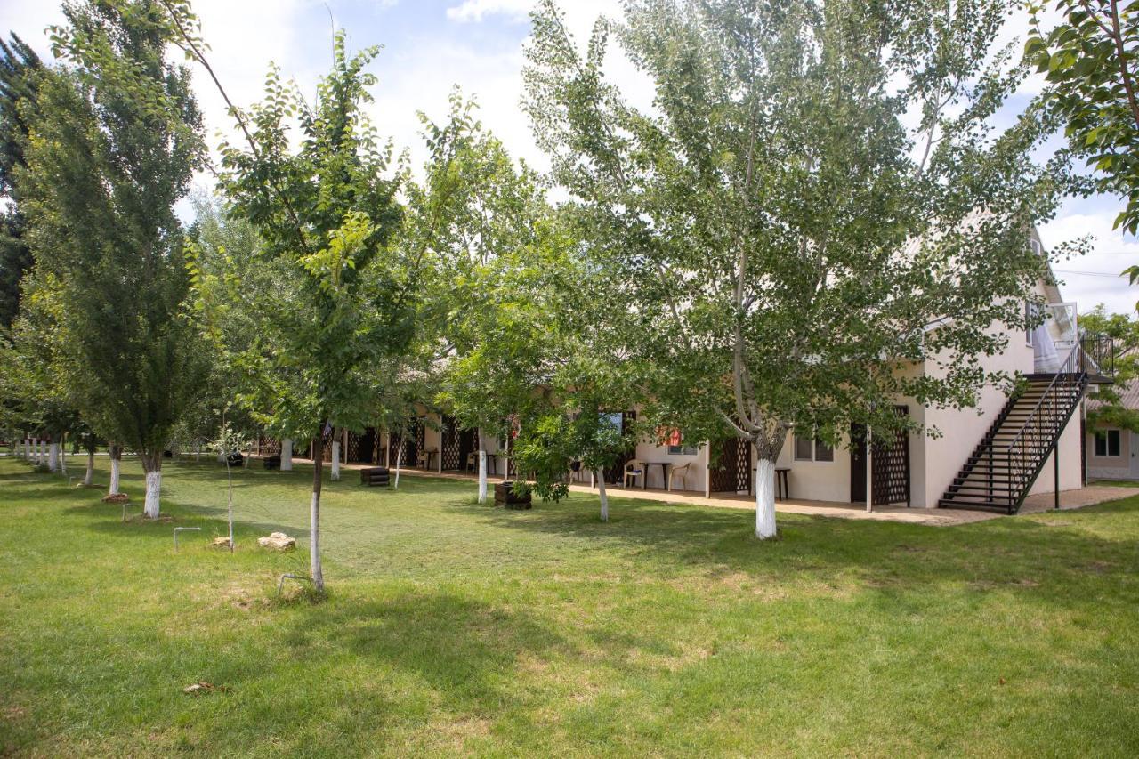 База Відпочинку "Сонячна" Primorskoje Exterior foto