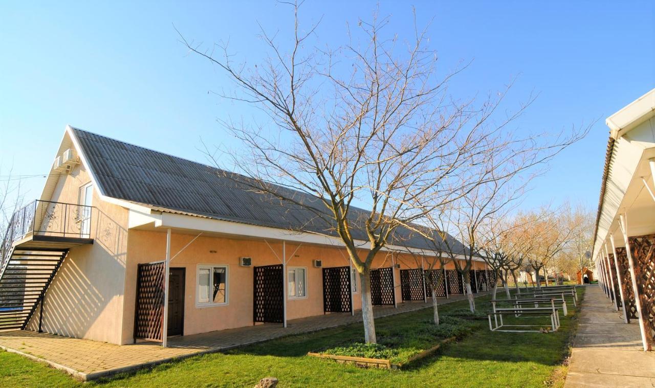 База Відпочинку "Сонячна" Primorskoje Exterior foto