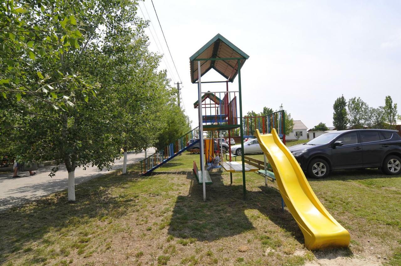 База Відпочинку "Сонячна" Primorskoje Exterior foto